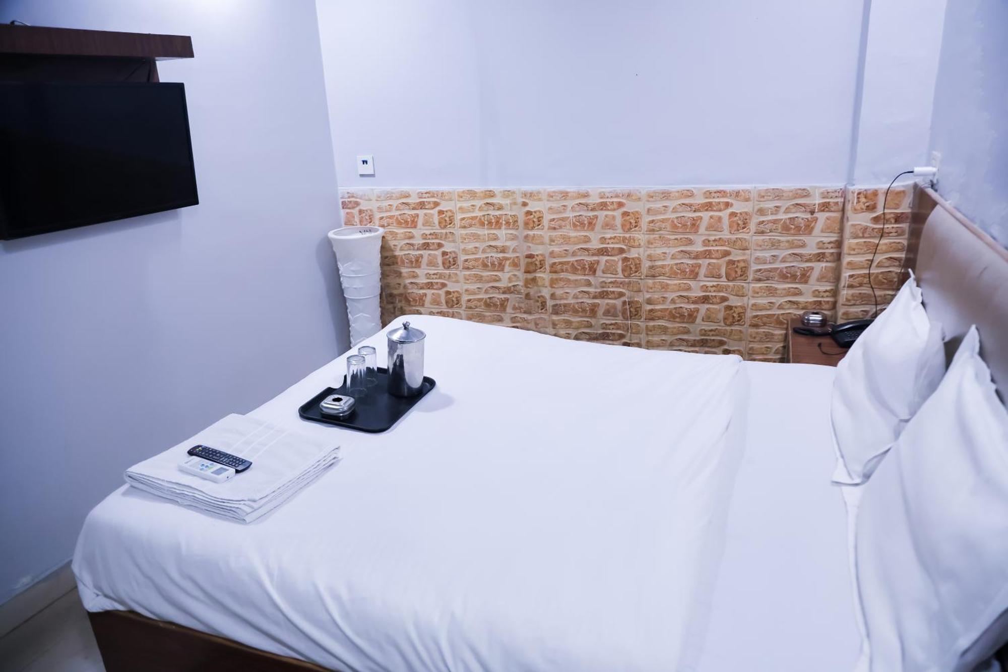 Mannat Stay Hotel - Laxmi Nagar New Delhi Eksteriør billede