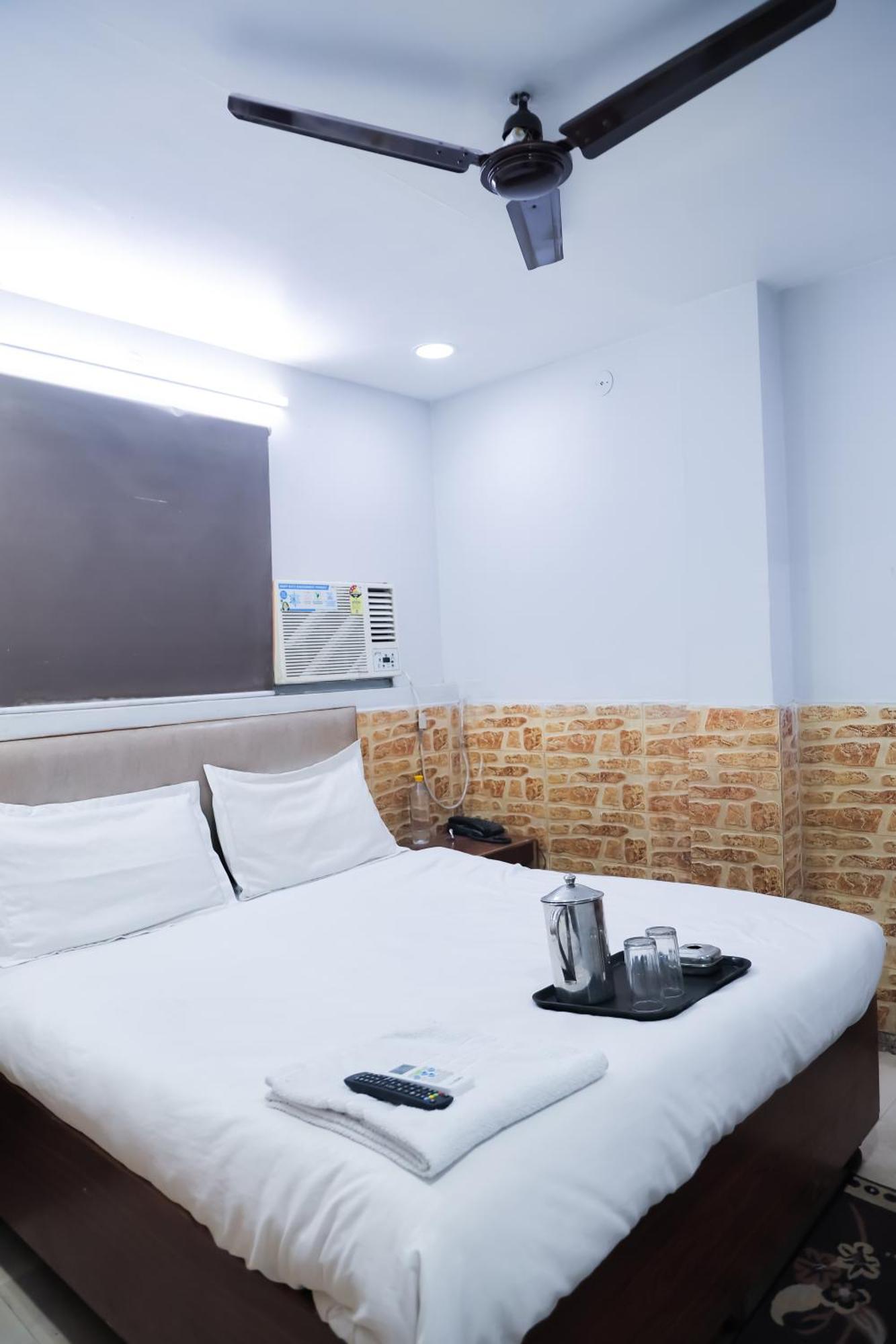 Mannat Stay Hotel - Laxmi Nagar New Delhi Eksteriør billede