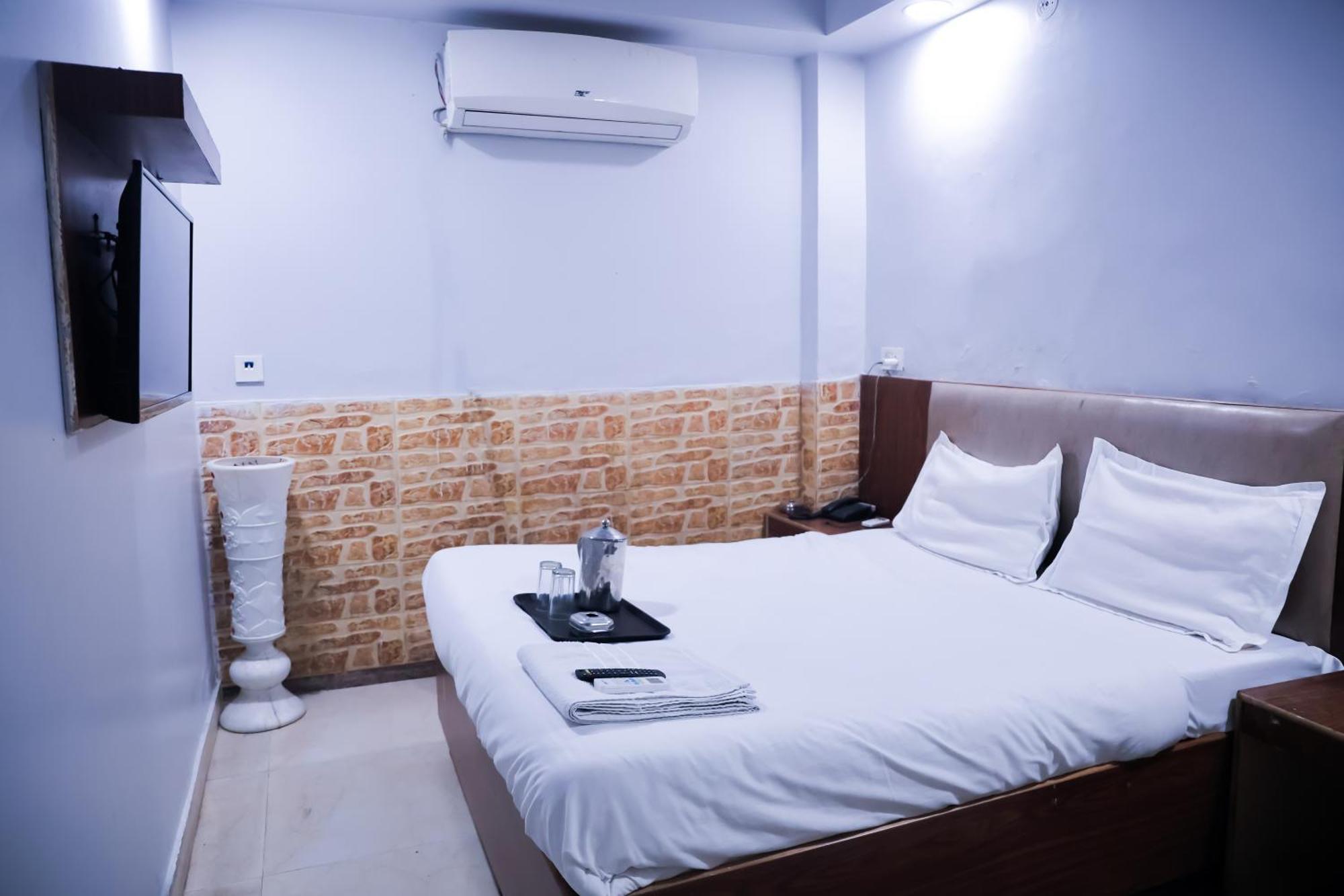 Mannat Stay Hotel - Laxmi Nagar New Delhi Eksteriør billede